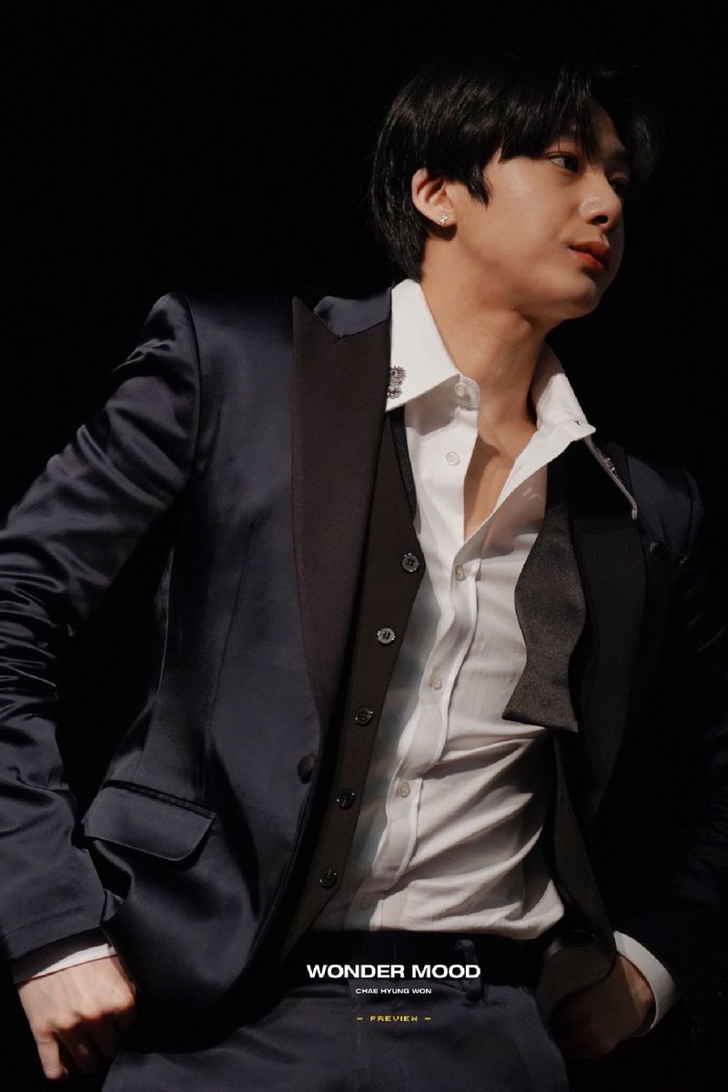 TurtleLoveCat's tweet photo. haunting the tl with this hyungwon 😶‍🌫️ https://t.co/jHZyCnGSWR
