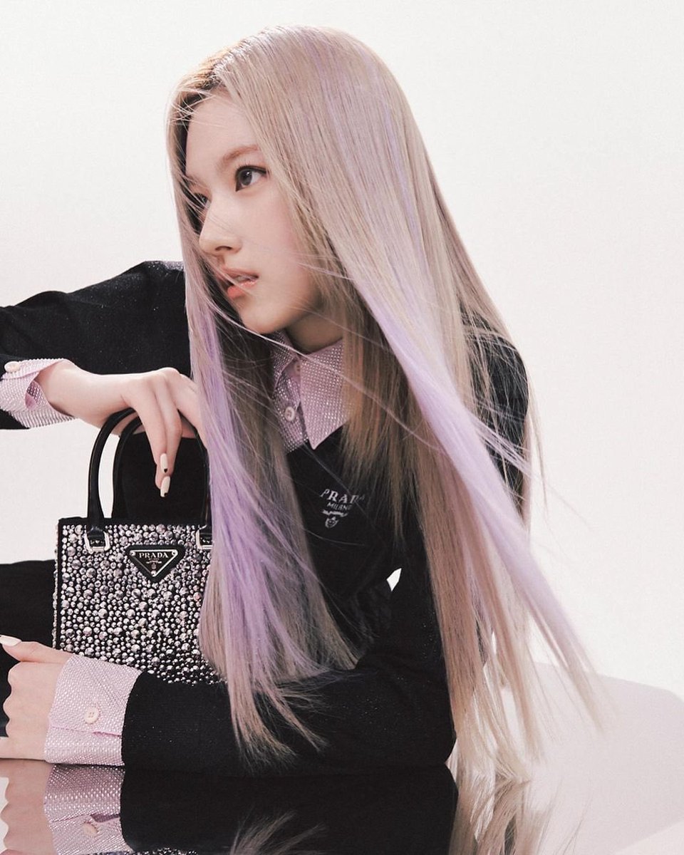 ArabONCE9's tweet photo. ونس !!!! انسخوا العبارة و التاق لكي نرفع الدعم لسانا أكثر🔥🔥🔥

PRADA with SANA
#PRADAXSANA 
#SanaMFW
#PradaSS23
@JYPETWICE 

الهدف : 50 ريتويت + 300 رد🖤 https://t.co/RuXC1hbiLR