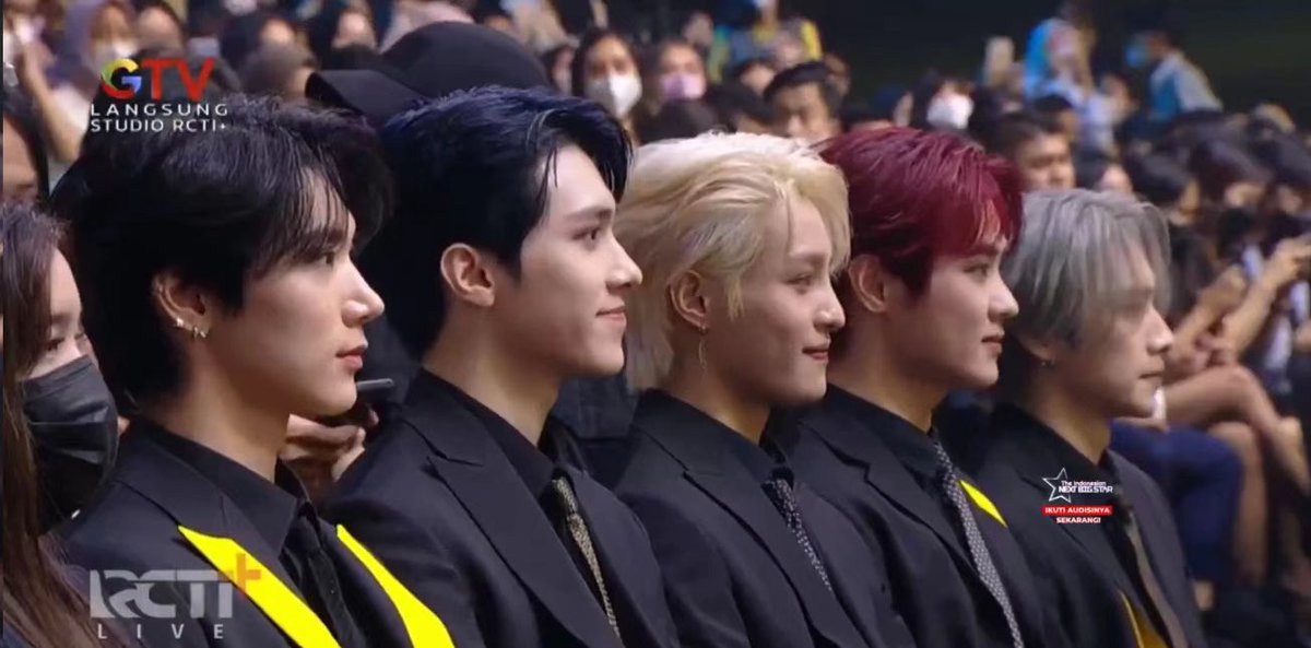 deryuuh's tweet photo. Category is best side profiles and wayv won. https://t.co/U2gysPspo9