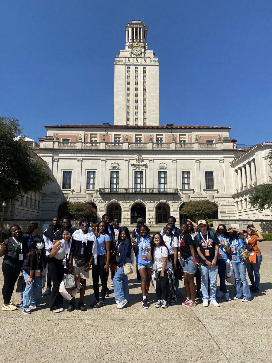 AliefCCC's tweet photo. UT field trip with our top 6%. Grateful to UT Admissions for providing charter bus, breakfast, lunch, and dinner. It was also great seeing Elsik alumni at UT. They had an opportunity to share their experience with our seniors. @Elsikcounselors @ElsikHighSchool https://t.co/XcRxYnEzoF