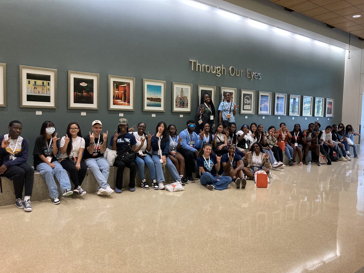 AliefCCC's tweet photo. UT field trip with our top 6%. Grateful to UT Admissions for providing charter bus, breakfast, lunch, and dinner. It was also great seeing Elsik alumni at UT. They had an opportunity to share their experience with our seniors. @Elsikcounselors @ElsikHighSchool https://t.co/XcRxYnEzoF