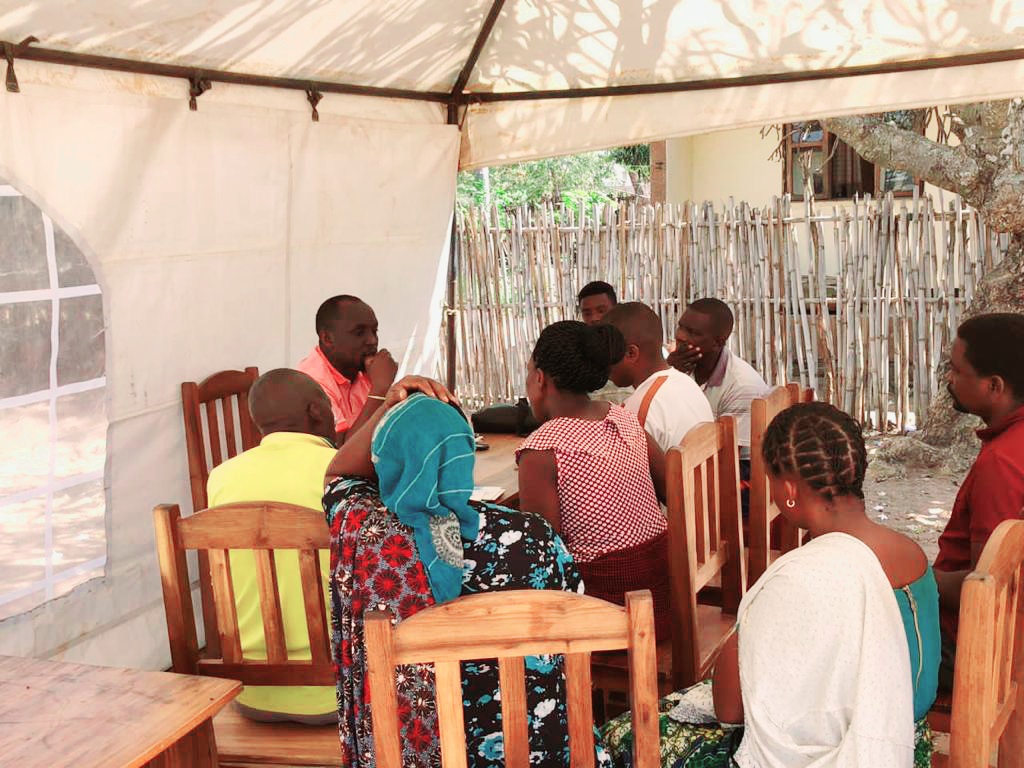 humanrightstz's tweet photo. Huduma za Msaada wa #Kisheria zinazotolewa na #Kituo cha #Sheria na #Haki za #Binadamu (#LHRC) zinaendelea katika #Halmashauri ya #Manispaa ya #Mpanda ofisi za kata ya Makanyagio.
#Miaka27YaLHRC https://t.co/vXT98atYbN