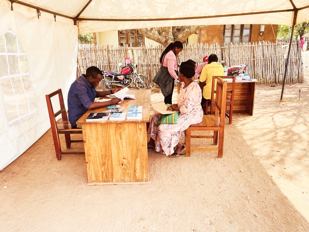 humanrightstz's tweet photo. Huduma za Msaada wa #Kisheria zinazotolewa na #Kituo cha #Sheria na #Haki za #Binadamu (#LHRC) zinaendelea katika #Halmashauri ya #Manispaa ya #Mpanda ofisi za kata ya Makanyagio.
#Miaka27YaLHRC https://t.co/vXT98atYbN