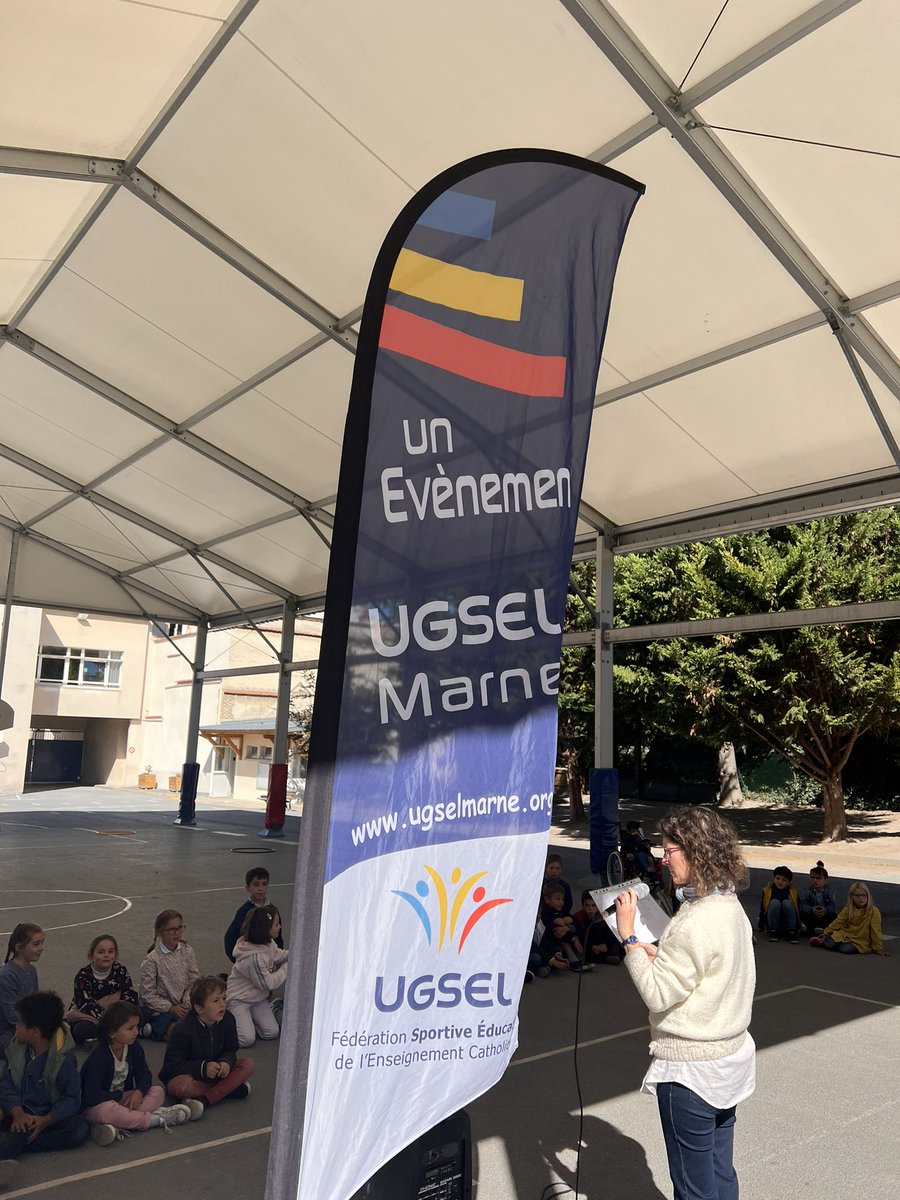 École Saint Joseph de #Reims , #JNSS2022 et remise des kits #30apq avec l’<a href="/UgselMarne/">#ugsel5108</a>. Une superbe journée sous le signe du sport. Merci à tous.