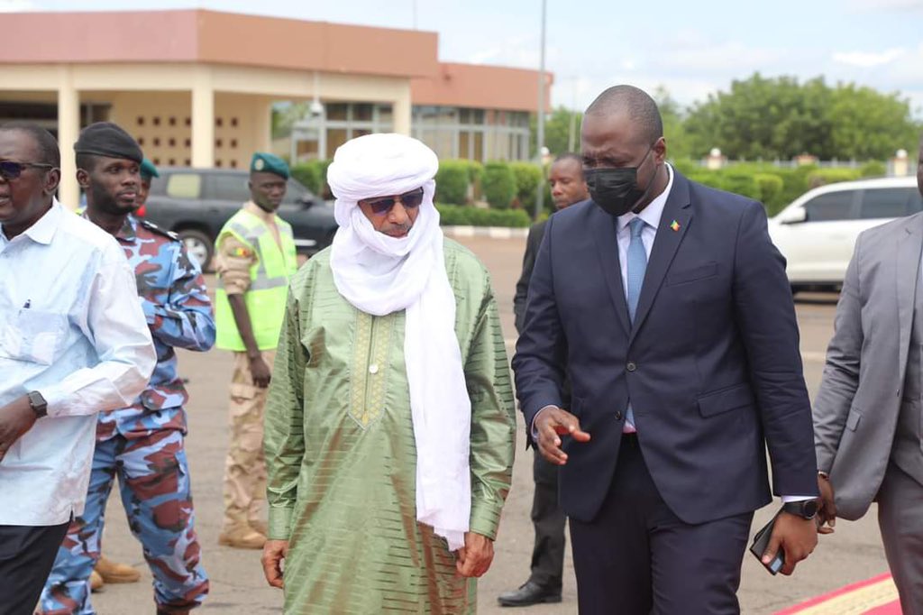 AgIlyene's tweet photo. J'ai accompagné ce  22/09/2022 à l'aéroport le Premier ministre par intérim, le  @Col__Maiga  qui participera, du 22 au 26/9/ 2022, à la 77ème Session #ordinaire de l’#Assemblée générale de l’#ONU à New-York.#Mali https://t.co/ZuKV3dhiGD