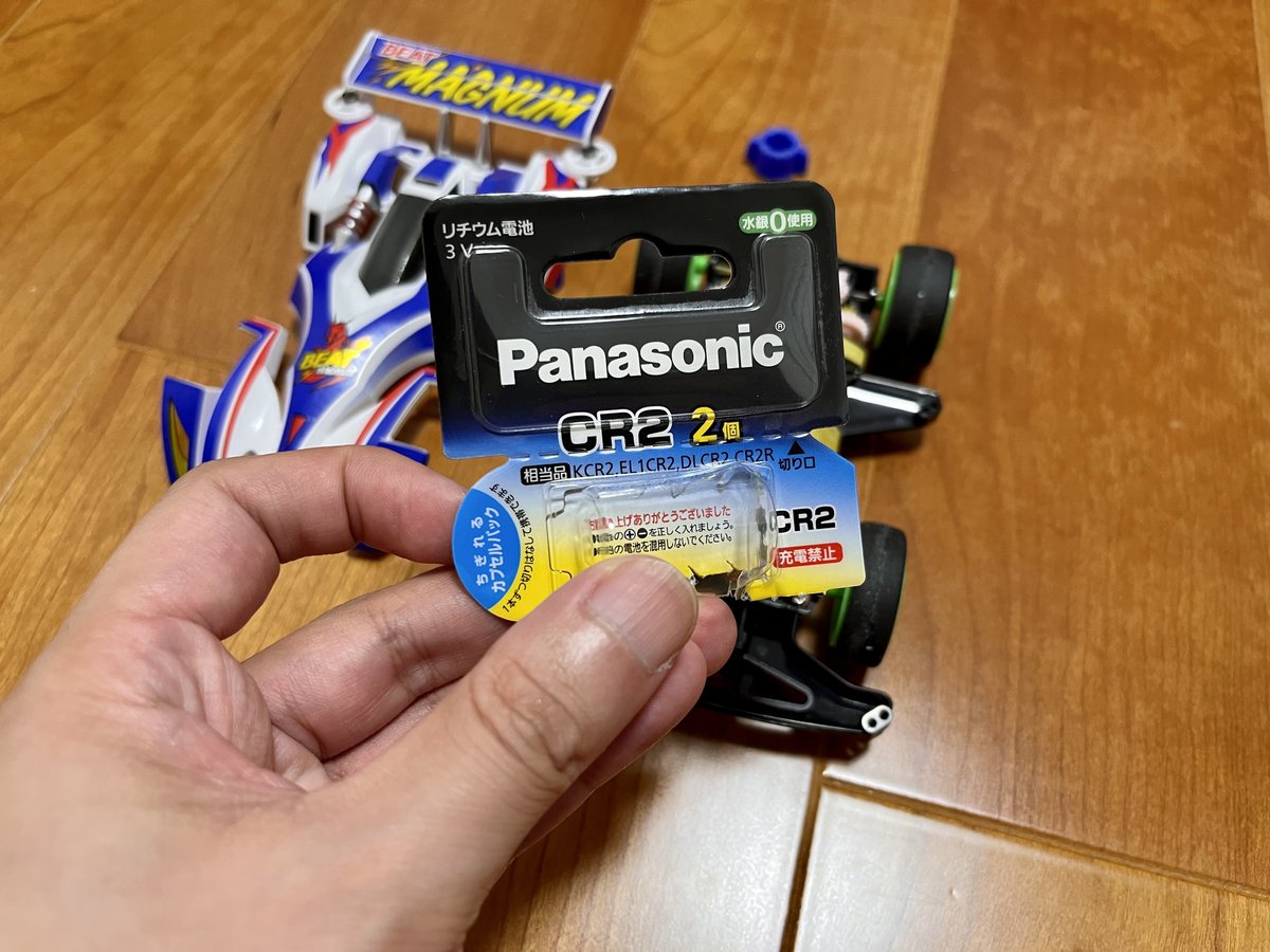 nnfnnfbrother's tweet photo. #ラジコン のように動く #ミニ四駆 #ビートマグナム 、電池を単5アルカリ電池2本から3Vのリチウム電池1本に変更することで、#bCore4 を何とかシャーシ内に収めることができました。初心者の私にはリポバッテリーは怖くて手を出せず。 https://t.co/K0y6b7FGHO