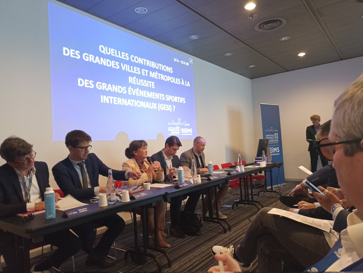 SAILLARD11's tweet photo. Chez l'un de nos partenaires @France_urbaine lors des #jnfu pour partager avec @HuncklerJp, 1er VP @ffbasketball, les contributions des grandes villes sur l'accueil des events sportifs! 
La @ffbasketball a aussi besoin de vous 👍🏼😊
Cc @rosanjou @PierreRabadan https://t.co/jCPEbUTGWP