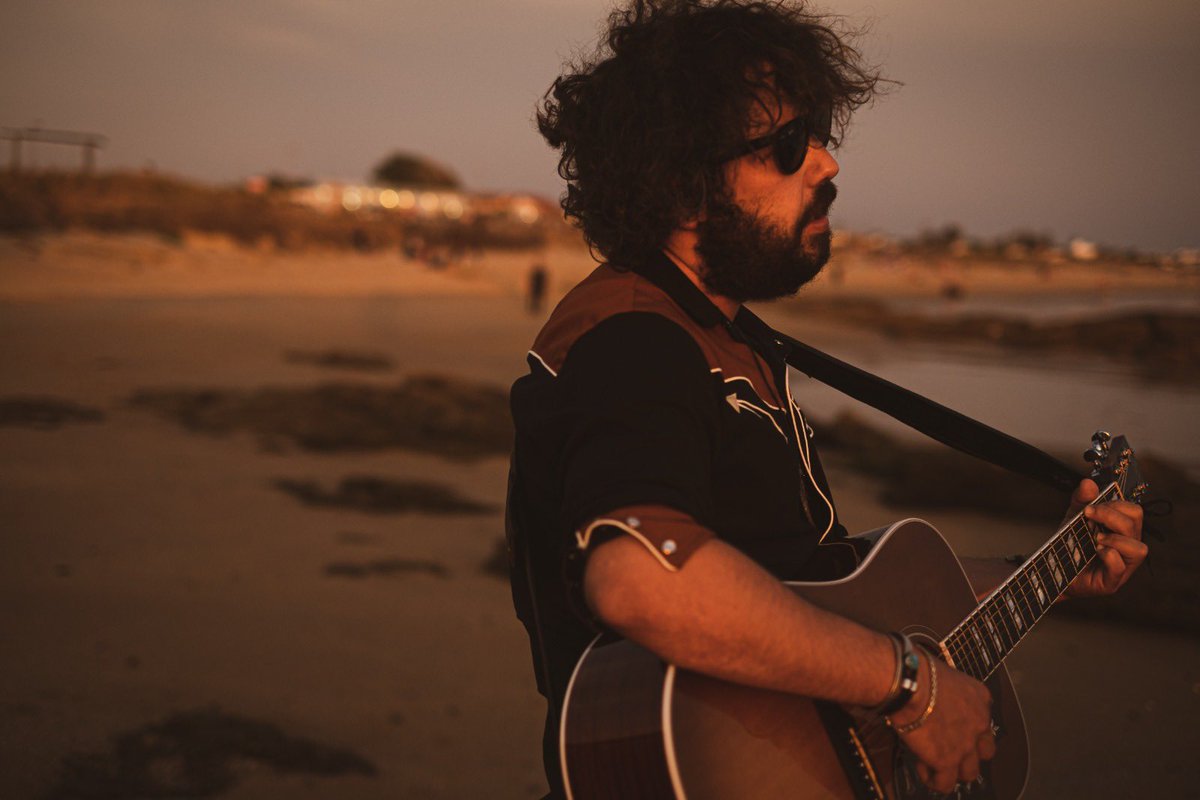 A las 00:00 estará en YouTube la versión acústica de uno de los temas que formará parte del nuevo trabajo, YA NO QUEDA NADIE.

Si no quieres perdértelo, ¡sólo tienes que entrar en mi canal!

<a href="/florynata/">Flor y Nata Records</a> 
<a href="/grancanonmgmt/">GRAN CAÑÓN Management</a> 

#musica #music #concert #concierto #gonzalodecos #eidlf