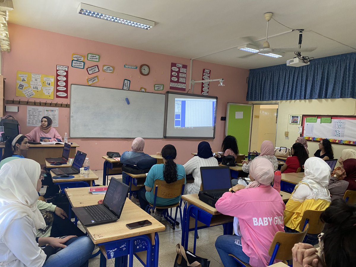 arabinour_'s tweet photo. By learning you will teach, and by teaching you will learn.
Here are some snippets from today’s #activeinspire workshop at @MakAishaSchool
Special thanks to ms @SarahAzzam123 for your efforts
@FawziehHn https://t.co/7mTR0l2sFV