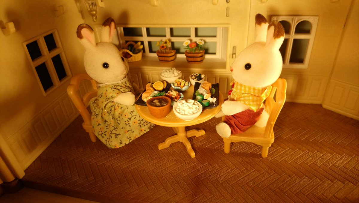 satomini_fr's tweet photo. 4歳～12歳までが参加したパリこども粘土教室で作った「日本の朝ごはん」。作る品数が多すぎてめちゃくちゃ大変だったけれど（集中力の限界もあるし、おしゃべりもしたいし）制限時間ギリギリでなんとか完成させて😅一安心。ママさん達から届いた（その後の）写真にも感謝。#ミニチュアフード #朝ごはん https://t.co/IOzJ6e9wJc