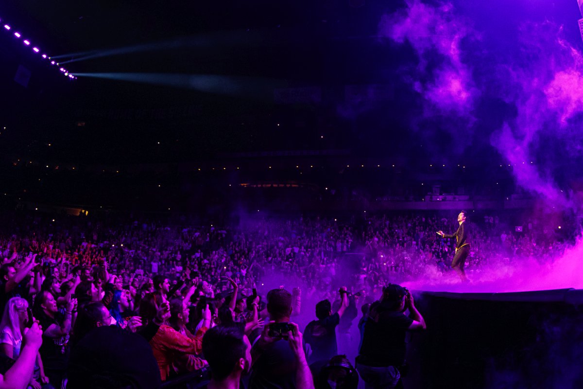 NationwideArena's tweet photo. Hey Look Ma! Check out these pics from last night's @PanicAtTheDisco show at @NationwideArena. #VivaLasVengeanceTour https://t.co/vSIgpZLKRN