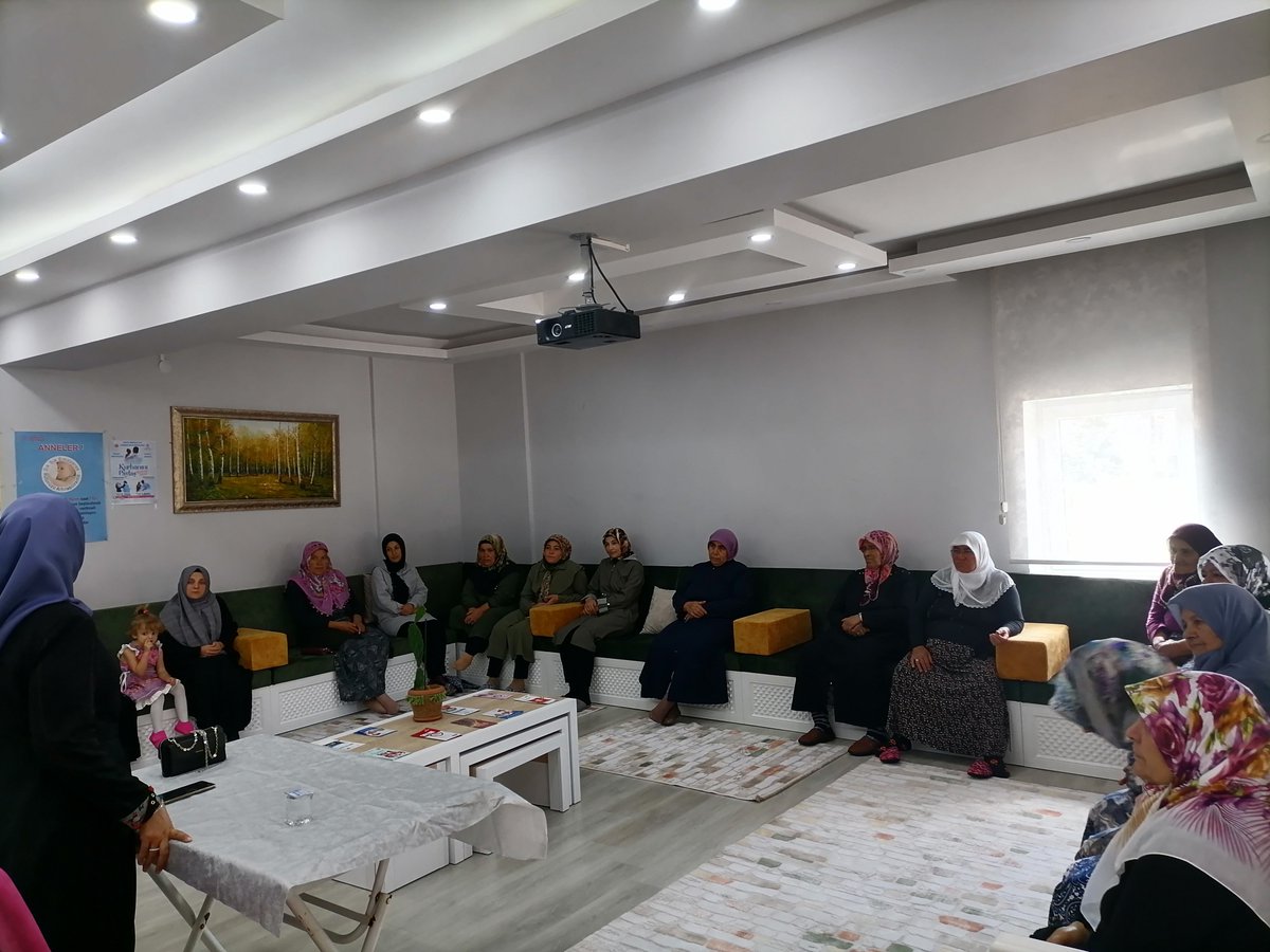 BayatEvi's tweet photo. Bayat Kadın Kültür Evimizde İl Müftü Yardımcısı Sevdegül Çekiç'i ağırladık. Kendilerine teşekkür ederiz ☺️ @kubrayigitbasi @AfyonValiligi @Bayat03780 @BayatBelediyesi @afyonkulturevi @Bayatmuftulugu https://t.co/JFmxd2DfEP
