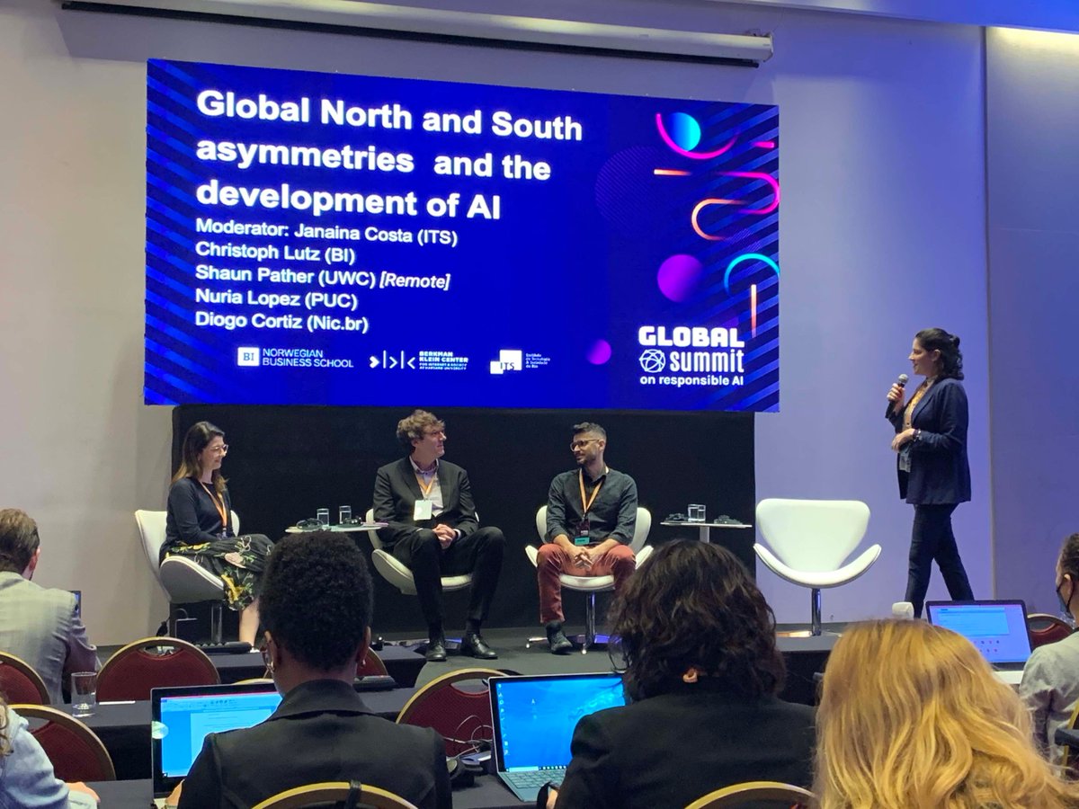 The fourth day of the #GlobalSummitOnAI starts with a thoughtful #spark by <a href="/silvanabahia/">Silvana Bahia</a> and now a lively panel on Global North-South AI development asymmetries, moderated by @Janaina_LCosta and with <a href="/lutzid/">Christoph Lutz</a> <a href="/DiogoCortiz/">Diogo Cortiz</a> , Núria López and Shaun Pather