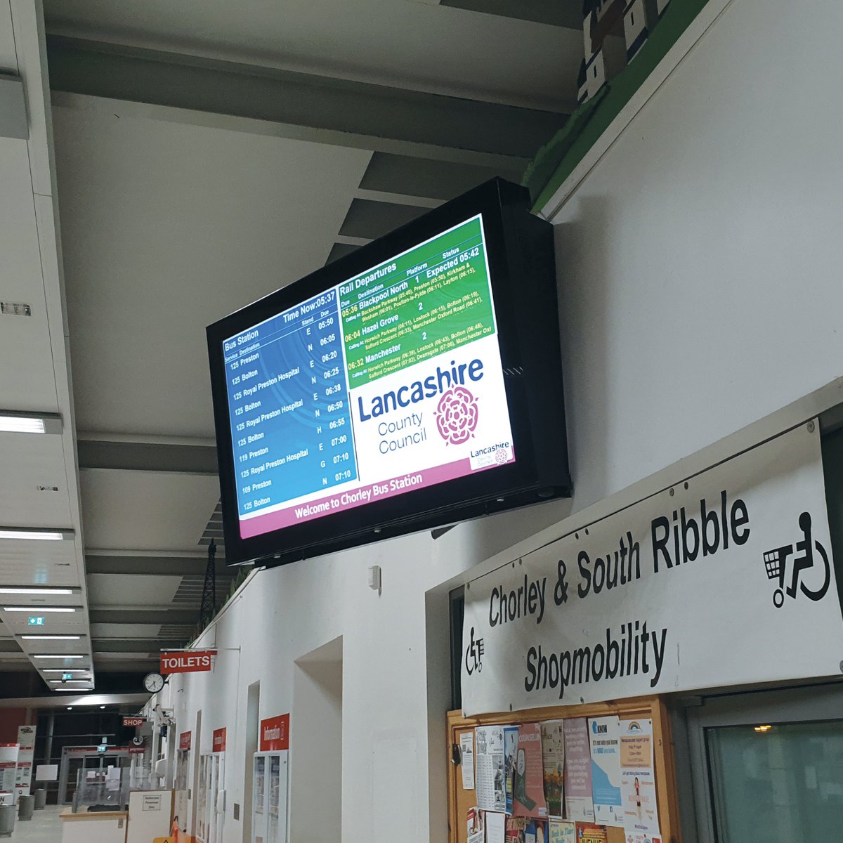 JourneoPLC's tweet photo. A quick peek #BehindTheScenes at a recent night-time install of new multimodal passenger information displays at Chorley Interchange...
#ConnectedJourneys #PublicTransport #Lancashire https://t.co/HIrFsqKp76