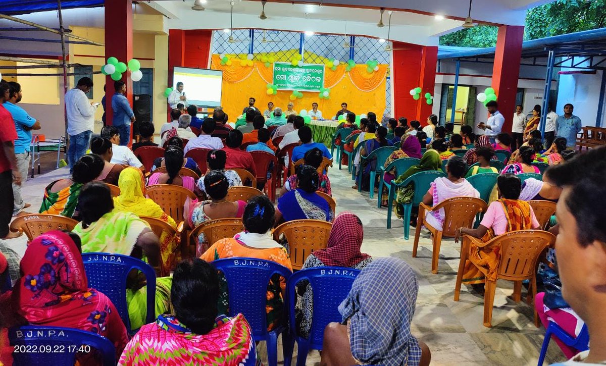 bmcbbsr's tweet photo. The #MoWard was held today at ward no-56. BMC Commissioner, Corporator, DC Sanitation, ZDC SE, Team BMC & citizens of the ward attended.
5 mtr radius area clean, use of twin dustbin, hand over segregated waste to BMC Safa Gadi were discussed.
#MoBhubaneswar #SwachhaBhubaneswar https://t.co/InpIr8S9Vt