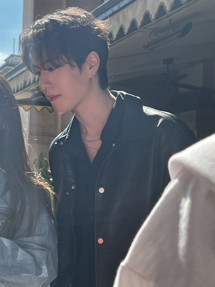 simp4jinyoungie's tweet image. WORLD STOP