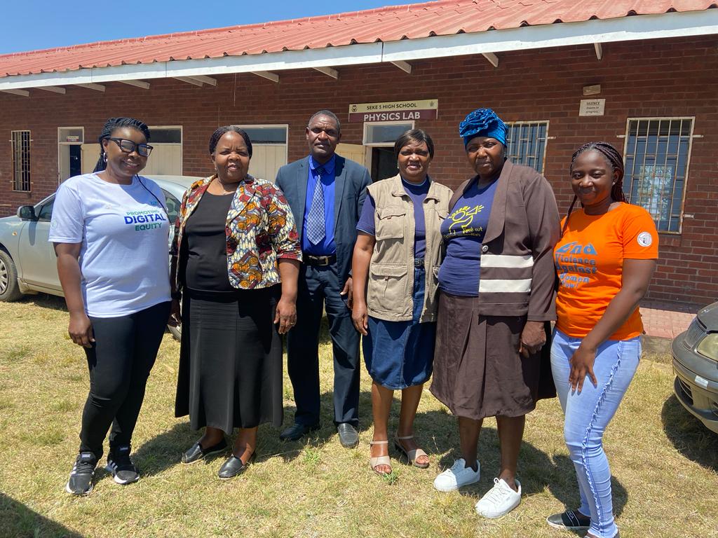 ZITEC5's tweet photo. Seke 5 High School Digital Literacy Training Workshop
The workshop sought to bridge prepare the learners to safely fit and enjoy the benefits of digital technology.
@FAWEZim @cspecairex @UsawaInstitute
#OnlineSafety
#PromotingDigitalEquity
#DigitalCitizenship https://t.co/Hocobsjkwo