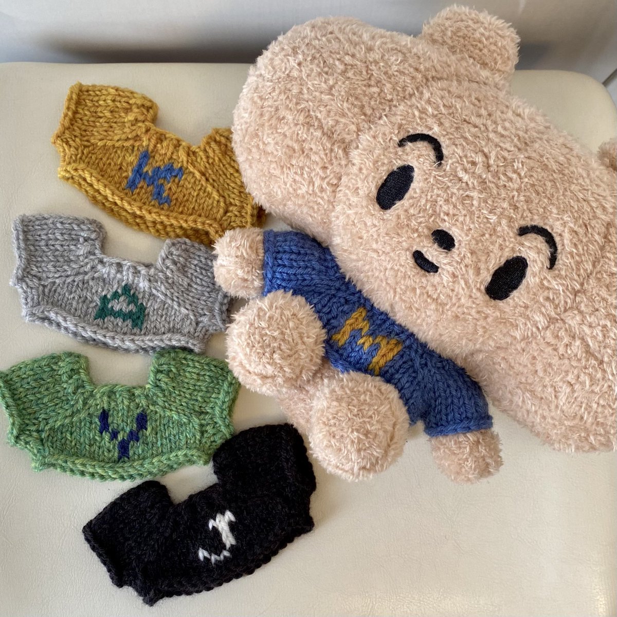 acott_shop's tweet photo. 新ぽくぽくのボーダーセーターとイニシャルセーター、Creemaとminneに出品いたしました！🧸
それぞれ色やイニシャル文字をお選びいただく仕様になっておりますので、オプションからご指定ください🙇‍♀️
https://t.co/3uG8Aqz6sP
https://t.co/9n5b29cMt9 https://t.co/gcTX28H8N4
