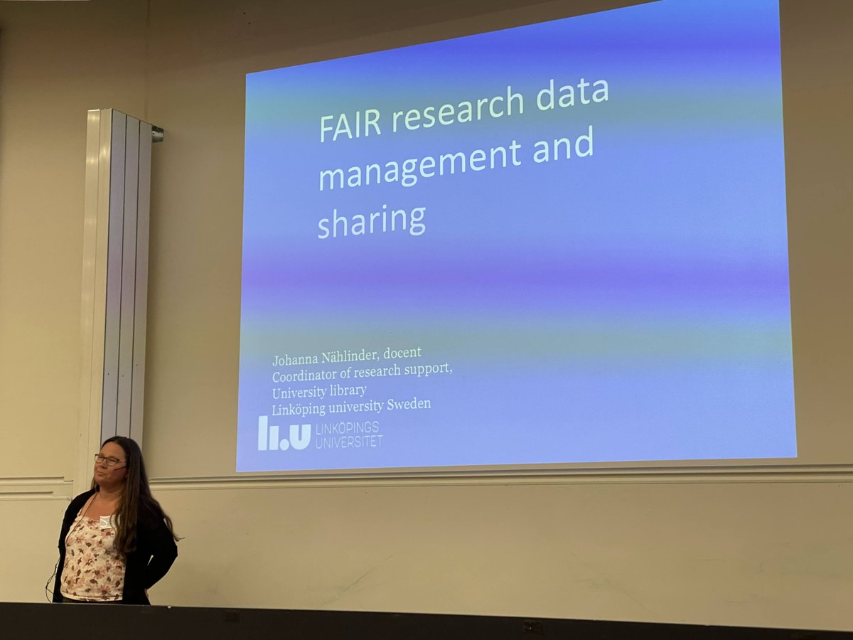 Tweeting from the @OscSweden and Swedish Reproducibility Network at @liu_universitet, with Johanna Nählinder @JohnaLiUB talking about 'FAIR research data management and sharing' #OSCSweden2022 - I made up this hashtag :-)