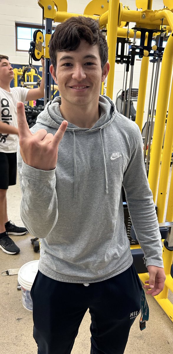 THSGabe's tweet photo. @thstale Senior Ty Kester says “ The Powder Puff game because I love watching football” @jsheadrick @tcstweets1 https://t.co/cNcxOlgVQ7