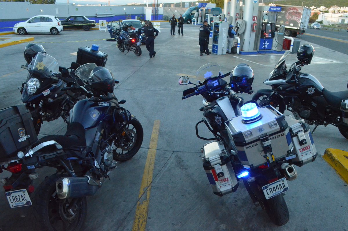 noticiasdeqro's tweet photo. #DETENIDOS | ⚠🚔 Intensa movilización policial; detienen a tres | Tras un asalto y el robo, a punta de pistola, de dos vehículos, en notable movilización policial, tres personas fueron detenidas

https://t.co/tr2hZHirHb

#NOTICIASDEQUERETARO https://t.co/b4rMWmvUjB