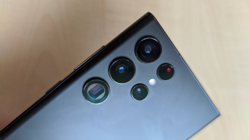 ChTechnium's tweet photo. Das Samsung Galaxy S22 Ultra hat ein hochauflösendes 120 Hz-Display, eine grosse 108 MP Kamera und einen 5000mAh Akku. Das Samsung S22 Ultra zeichnet sich durch ein geniales Kamera Setup, einen sehr hellen, hochauflösenden Display und den S-Pen aus.

https://t.co/OfM4PTPFhq https://t.co/HRkxmdkpgP