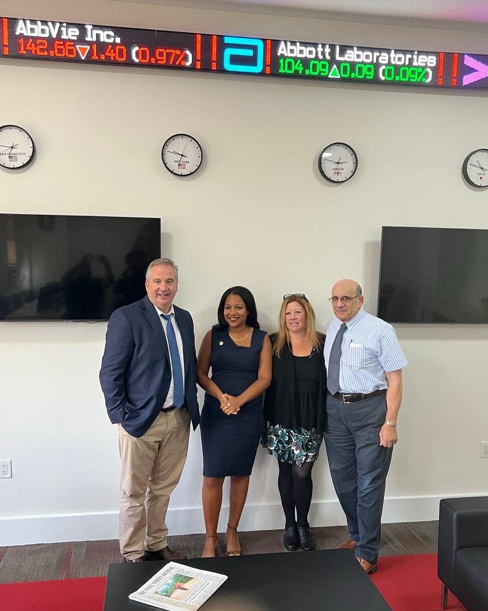 Huge thank you to <a href="/AmandaSeptimo/">Amanda Septimo</a>, who represents the 84th District of New York State, and Janet Peguero, Deputy Bronx Borough President, for stopping by Hayes! Both were able to visit our brand new Financial Empowerment Center and meet some of our amazing students! Up Hayes!🔴🟡