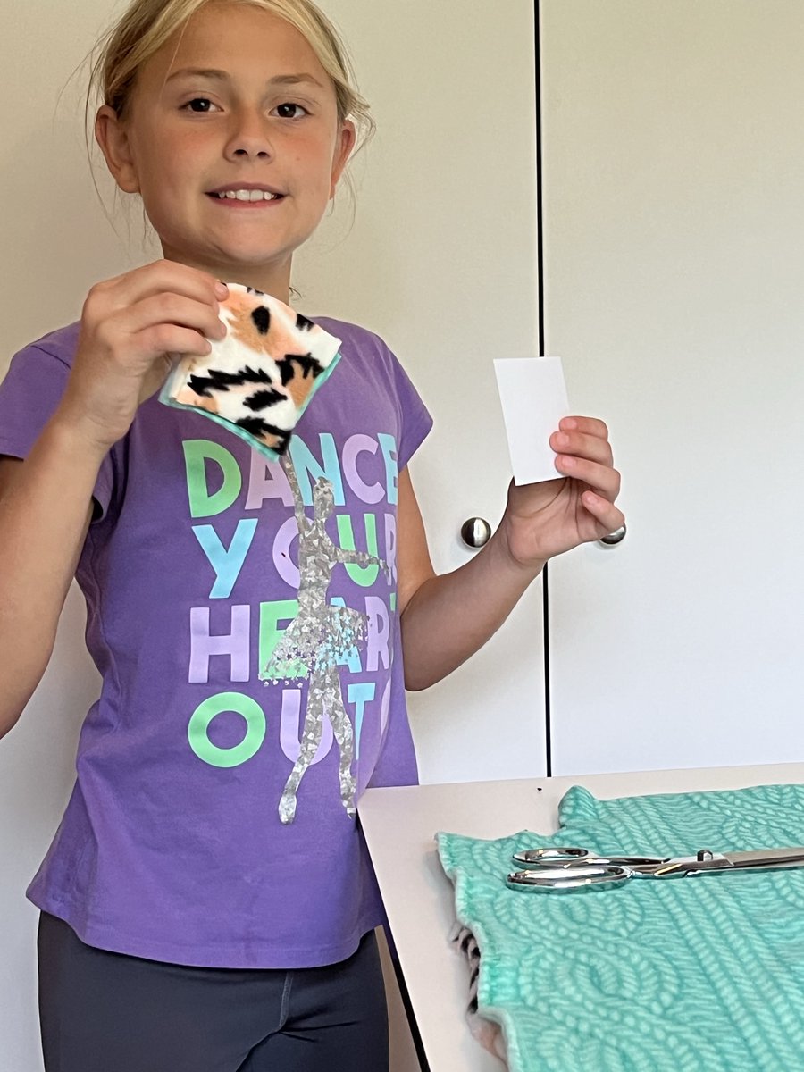 FamilyGuidance's tweet photo. This match is at it again!  BUT this time it's blanket making! 🤩

This mentor decided a dress wasn't enough and taught her mentee over the course of a few weeks how to make a fleece blanket!

See the last photo for the results! 🥰

#one2onementoring https://t.co/nkGFNTxpau