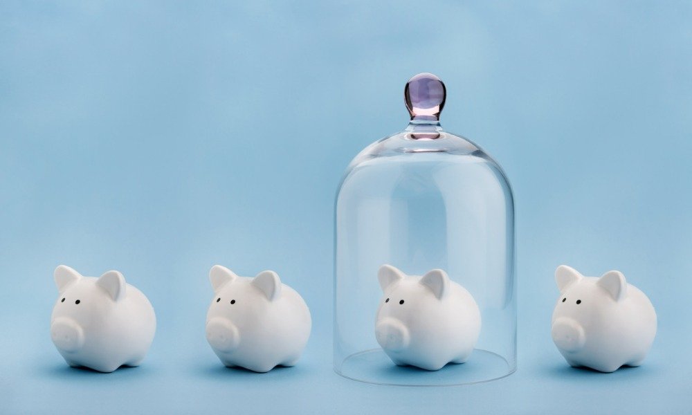 Burnze10's tweet photo. Amid continued volatility, John Yanchus, Director of Tax and Estate Planning at Canada Life, explains the benefits of seg funds https://t.co/qP0Eq5vBGL https://t.co/uYaEo0ZxQ9