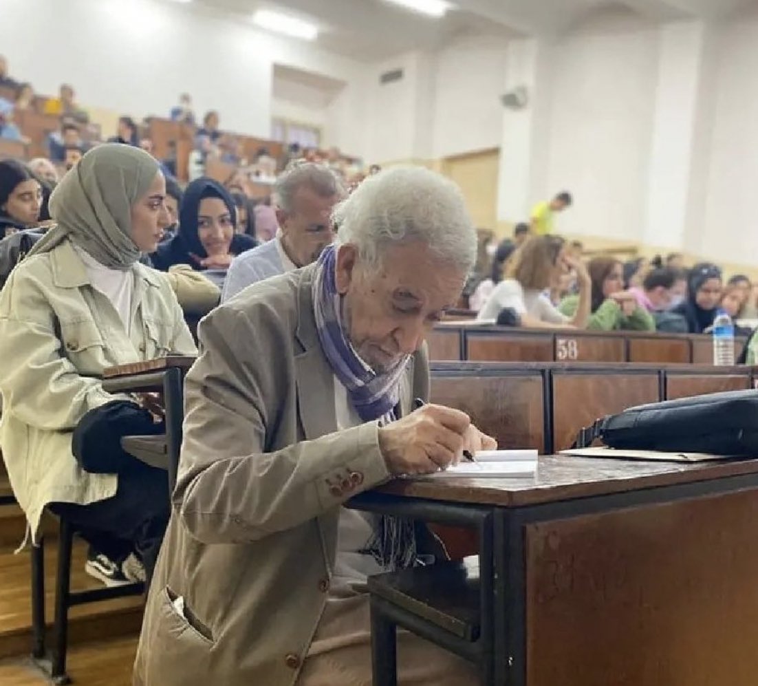 prensesunni's tweet photo. 2000+ kariyer yapıp çoluk çocuğa karışırken bir türlü beli doğrulmayan 96-97-98 tayfa https://t.co/Jg2QkVZUFz