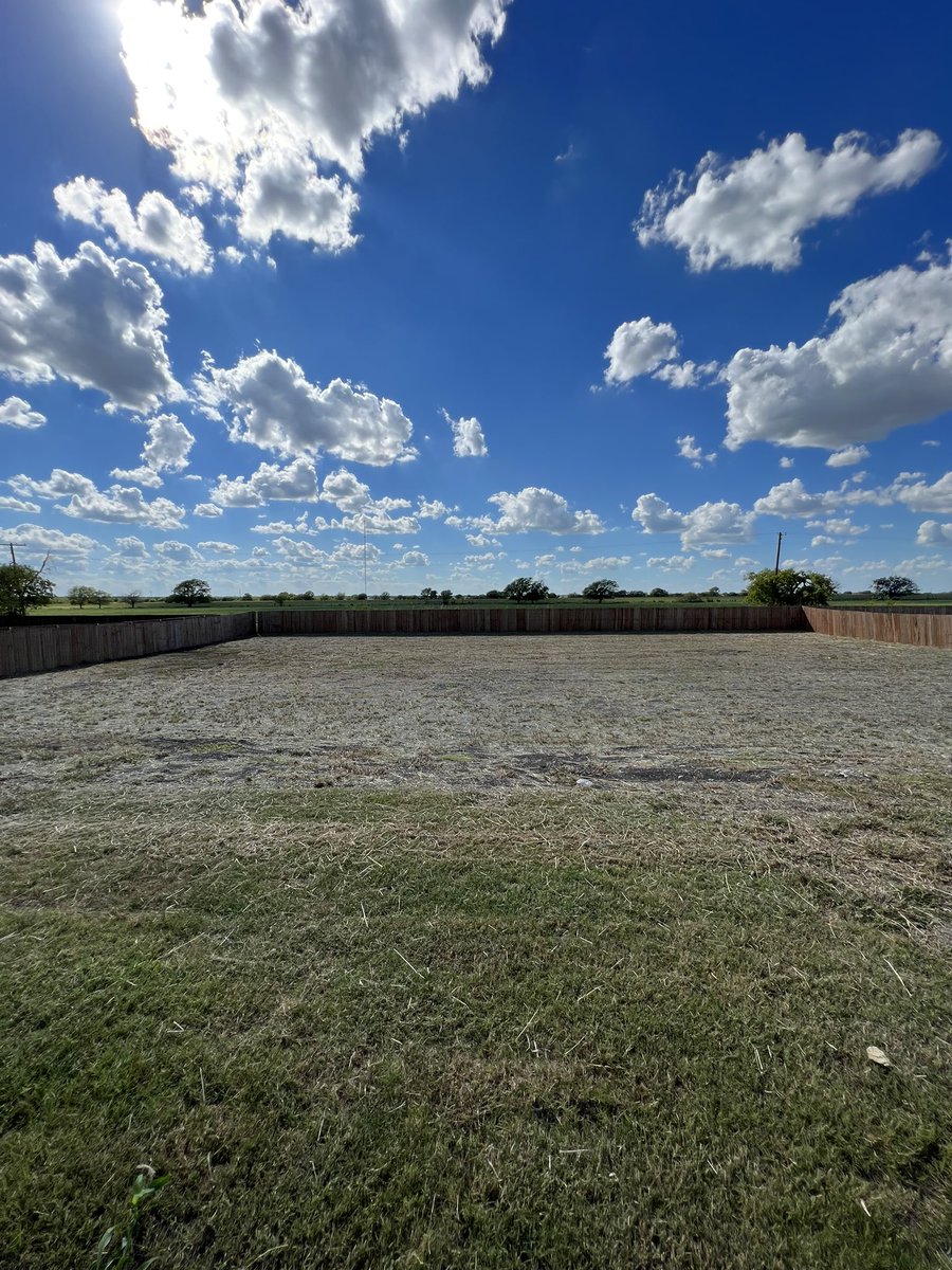 benwegmann's tweet photo. Brand new living on an acre with 5 beds, a pool, and over 3,000 sqft! 🔥

$649,000 https://t.co/sXgWmOHhW6