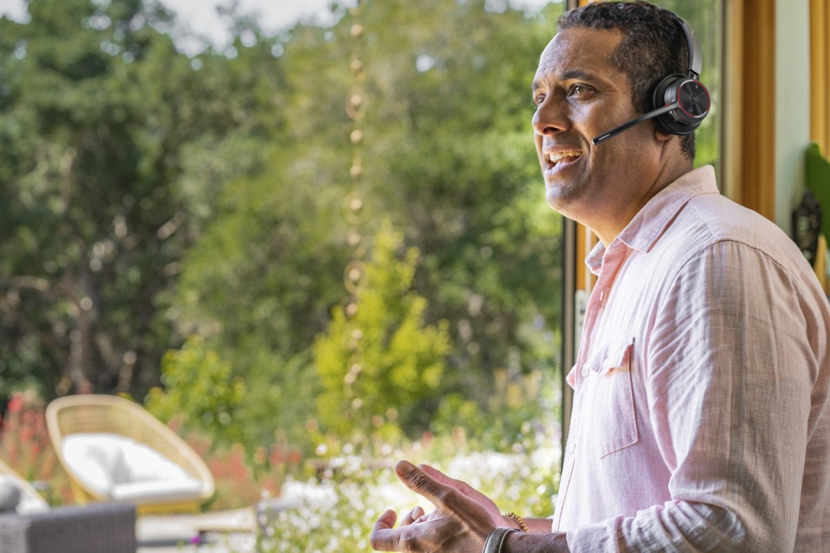 Free your workers from their desks with the #Voyager4300 UC Series- they'll experience pro-quality audio in an affordable Bluetooth wireless headset. This is the perfect entry-level device that takes the conversation with them on the move.  imptr.io/7e0e