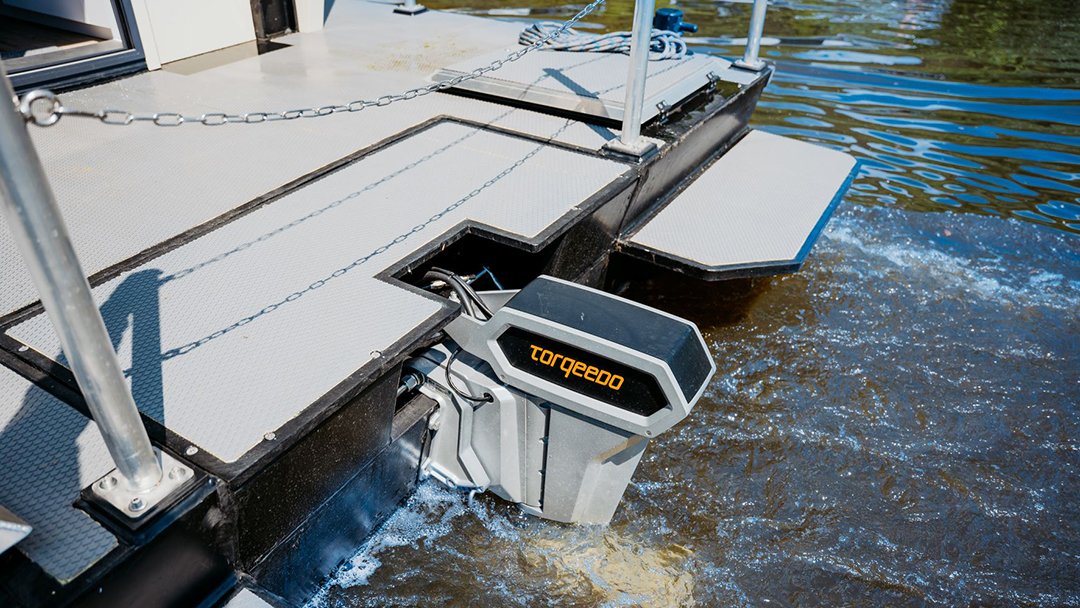 Unspoiled nature, solar power, easy handling – the all-electric houseboats from Joylife Boats with their Torqeedo Cruise motors make e-mobility on the water accessible for everybody.  The perfect choice for your next holiday. bit.ly/3S9QjOn