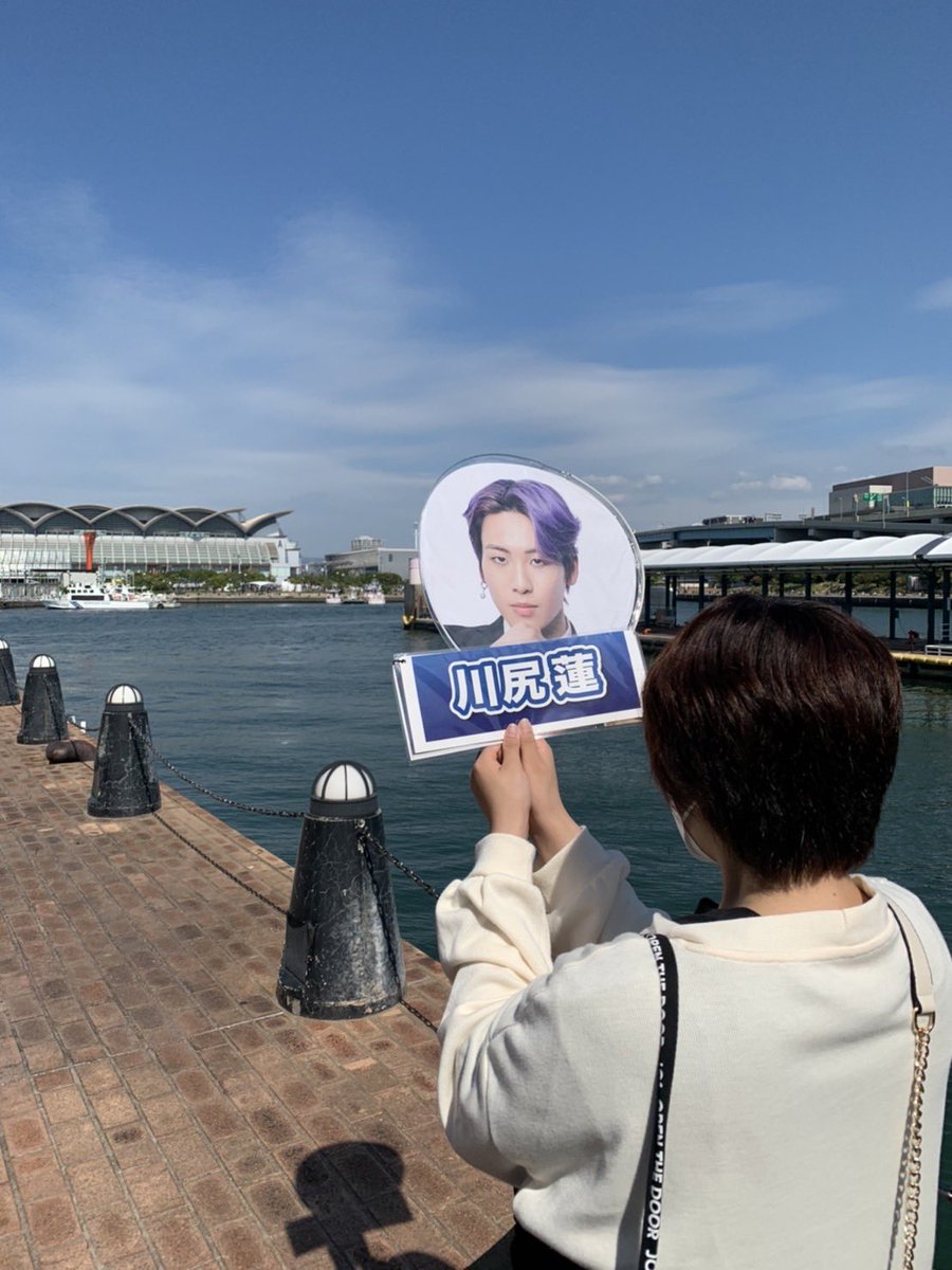 Hacomati796's tweet photo. 蓮くんの地元福岡でJO1のライブ行ってきたー!
センステ近すぎて神すぎた♥
蓮くんかっこよすぎるし可愛すぎた〜〜

1番記憶に残っているのは瑠姫さんがクンチキタで暴れ狂ってたのと拓実がクネクネしてたこと

#JO1_ARENA_TOUR_0921 
#マリンメッセ福岡 
#川尻蓮 https://t.co/kGFQwCyZFY