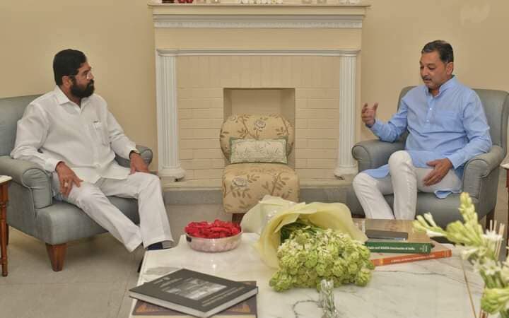 mieknathshinde's tweet photo. दिल्ली दौऱ्यावर असताना आज मराठा समाजाचे नेते आणि स्वराज्य संघटनेचे अध्यक्ष @YuvrajSambhaji यांची त्यांच्या दिल्लीतील निवासस्थानी सदिच्छा भेट घेतली. या भेटीत मराठा समाजाच्या अनेक प्रलंबित मागण्यांबाबतही सविस्तर चर्चा करण्यात आली. https://t.co/pbZtI3iwpB