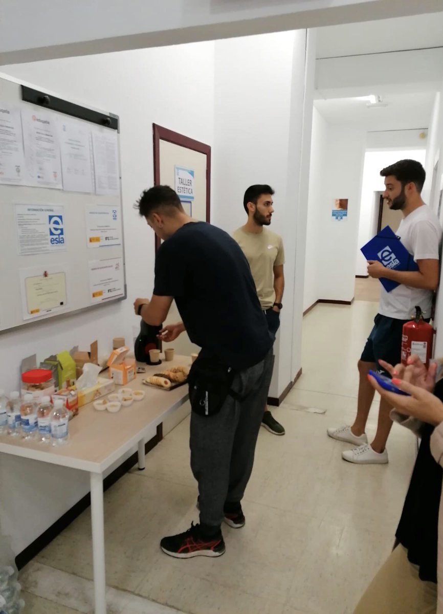 EslaCentros's tweet photo. 📸 Hoy, jornada de puertas abiertas en nuestro centro de #Salamanca 

💙 Muchas gracias a todos por venir

‼️ Recordad que por la tarde seguimos en horario de 16:00 a 19:00h

📍 C/ Doctor Gómez Ulla n.40, ¡os esperamos! #OpenDay https://t.co/yhzGCRfbuO