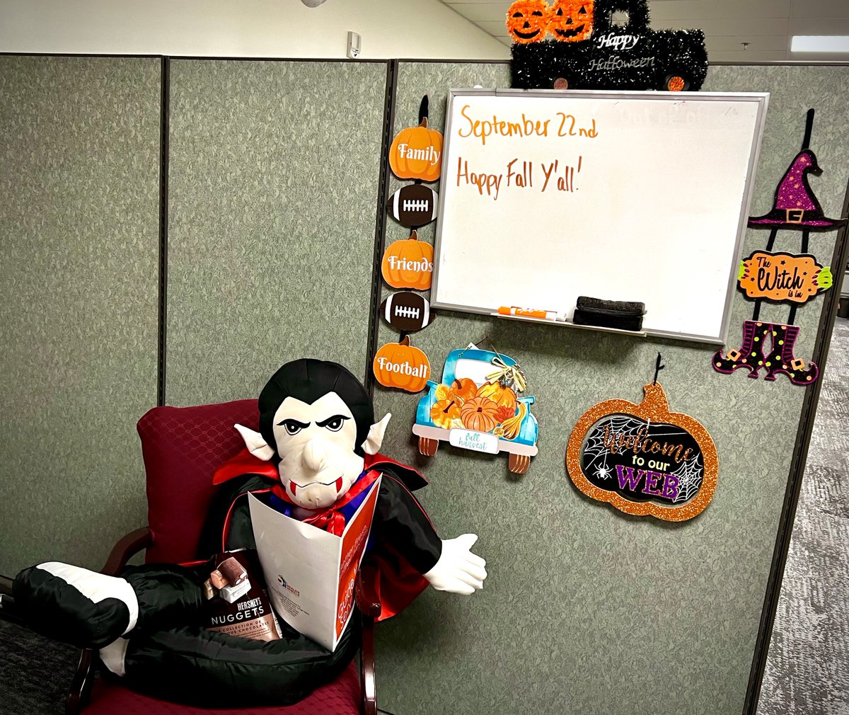 mowglv's tweet photo. Colorful leaves, apple picking, &amp; pumpkin spice - Fall is officially here and we are embracing it! Dracula has also officially started his rounds of spooking staff throughout the office. Happy Fall Y'all! #fallvibes #fallfun🍁 https://t.co/0jR9UgGxAE
