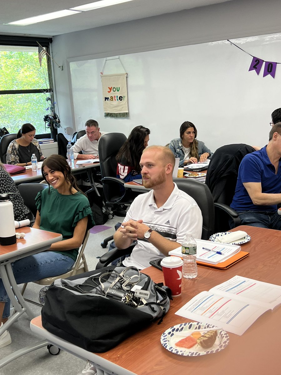 RoTierno's tweet photo. The incomparable @mssackstein #leadstheway for our second @TheSocialCore #impactteam (Year 1s) @TottenvillehsI We love a good Foundation Day💜 @CSD31SI @DrMarionWilson @bloomberg_paul https://t.co/RnM6UwGSkt