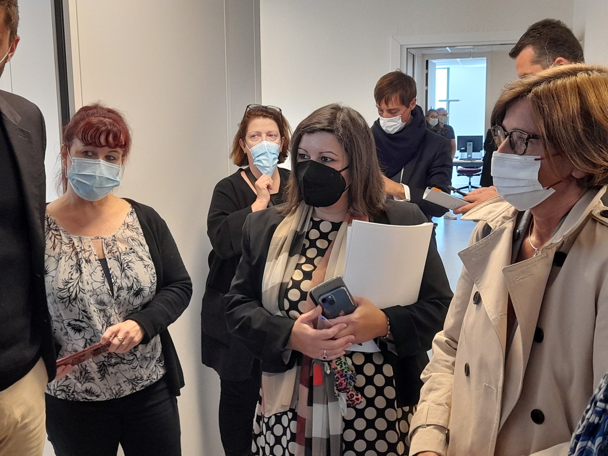 ars_grand_est's tweet photo. Visite de la Ministre A. Firmin Le Bodo chargée de l’organisation territoriale et des professions de santé
📍 à #Metz à la DT @ars_grand_est #Moselle aux côtés du DGA F. Remay et @HIMLamia DT #ARS57 afin d’échanger avec des prof. de #santé exerçant en unités de soins #palliatifs https://t.co/IzKhUk222q