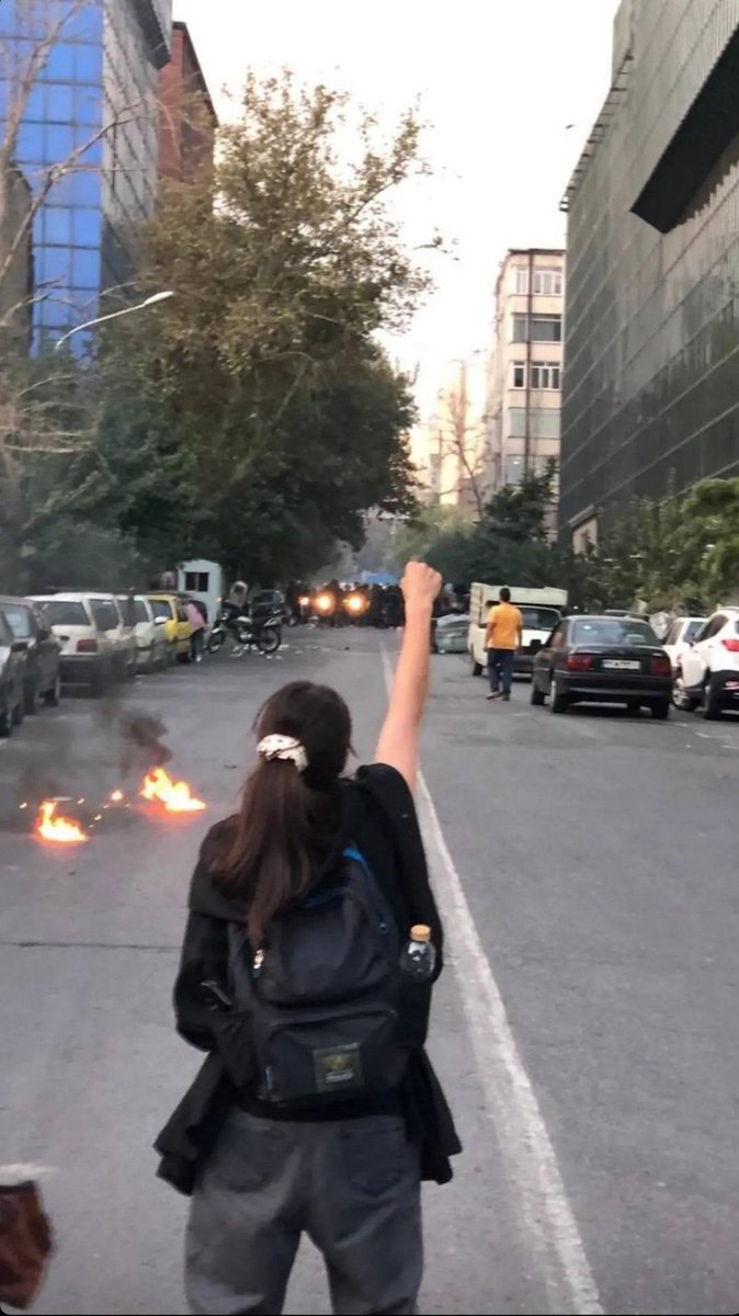 xala_xl's tweet photo. So you wanna talk about power?
Let me show you power :
#مهسا_امینی #Mahsa_Amini #internetshutdown https://t.co/1K5AvebL40