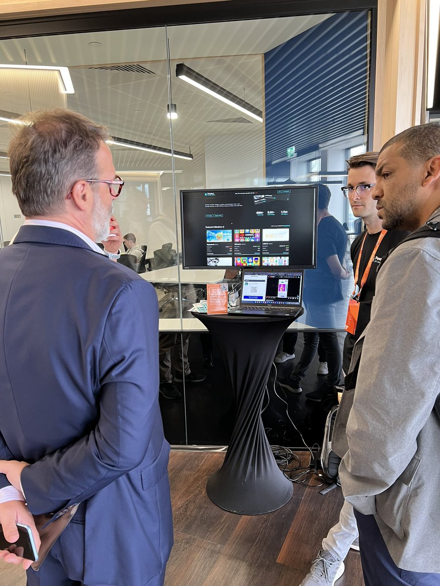UKCBT_org's tweet photo. @PeerkatOfficial, Blockly2Hooks, Nautilus and Evernode giving demos at @uclcs for #UBRIConnect! https://t.co/e7m9A3i5yh