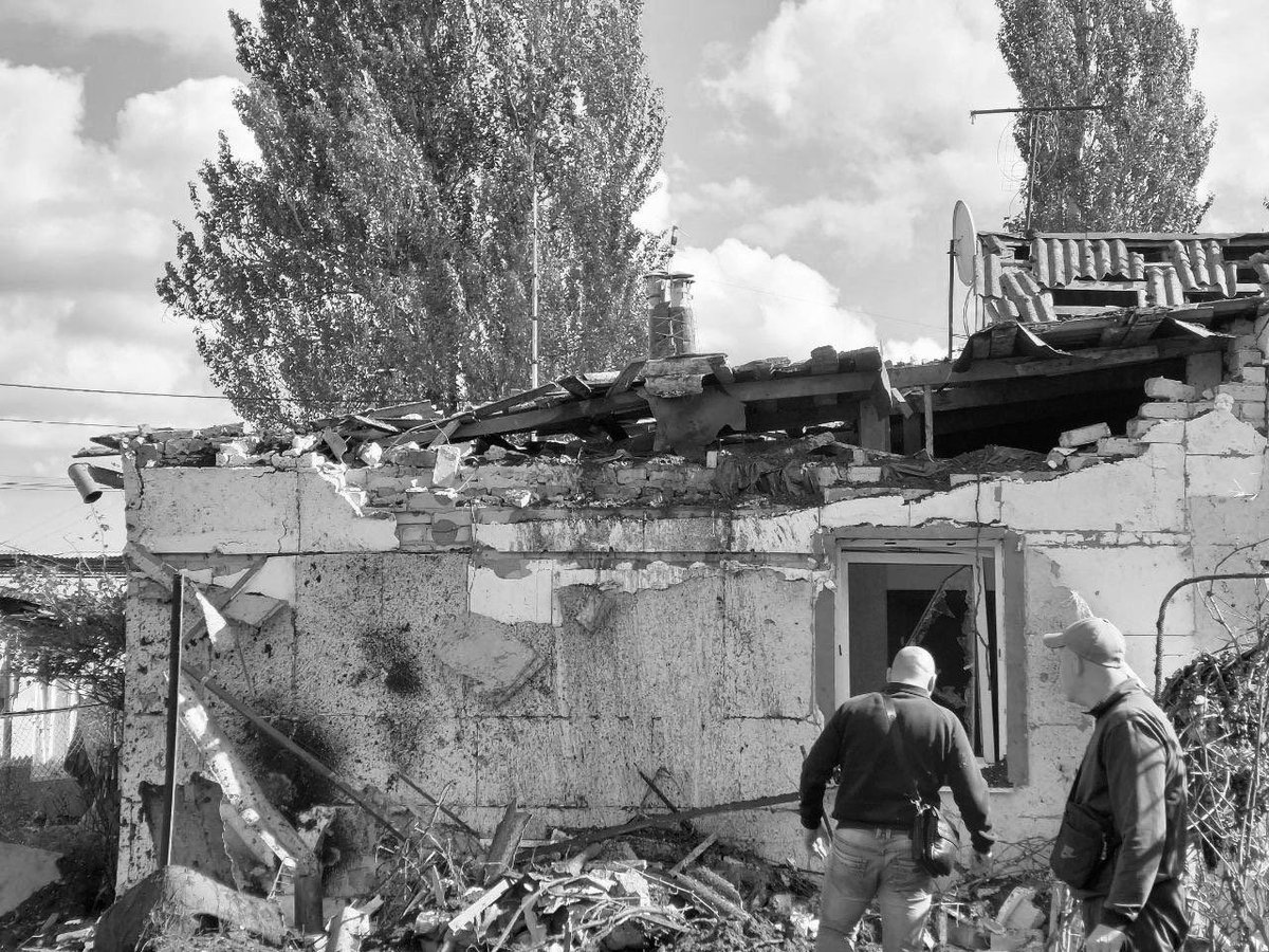 AlexandraIva24's tweet photo. Sons of bitches.
Don't ask why. I have 5113.395 reasons why.
That's how many minutes bombs fly on houses. Children die from shrapnel and bullets. Men defending their land die.
Don't ask me why. I have 7 months of reasons. 7 months of your silence.
#RussiaIsATerroristState https://t.co/QCRRDAO9Zc