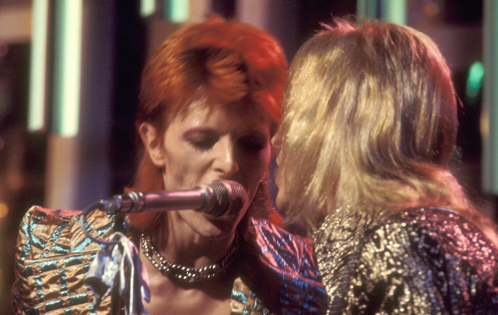 60sPsychJukebox's tweet photo. September 22nd 1972, David Bowie gave American fans their first glimpse of his Ziggy Stardust character when his tour in support of The Rise and Fall of Ziggy Stardust and the Spiders From Mars kicked off in Cleveland, ushering in a new age of music, style and fashion. https://t.co/KqaxDUfj1c