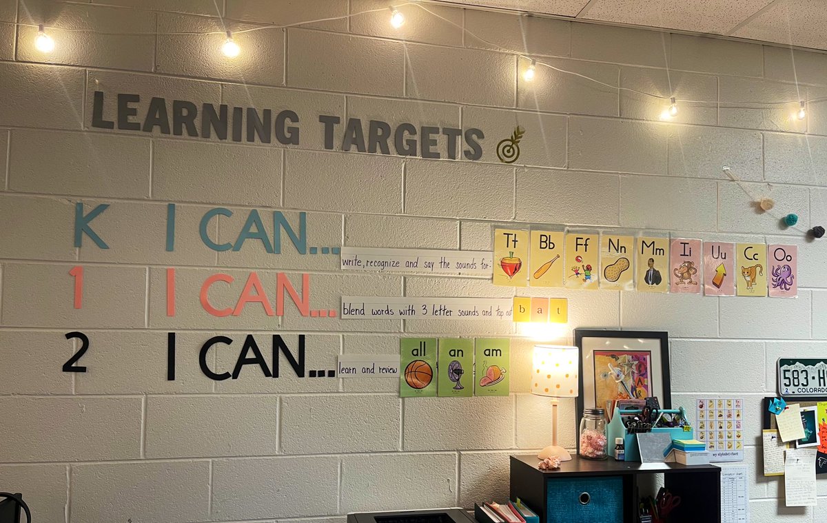 McKenzieSGay's tweet image. Also, checkout how @StephT2001 set up her room to not only be welcoming/inviting, but also maximized the space to include visuals for reading!! 😍😍
📚👩‍🏫🔠✨
#MultiSensoryInstruction #Fundations #PhonemicAwareness 
@HeggertyPA @wilsonlanguage @karenosterhoud1 @lewis_lions