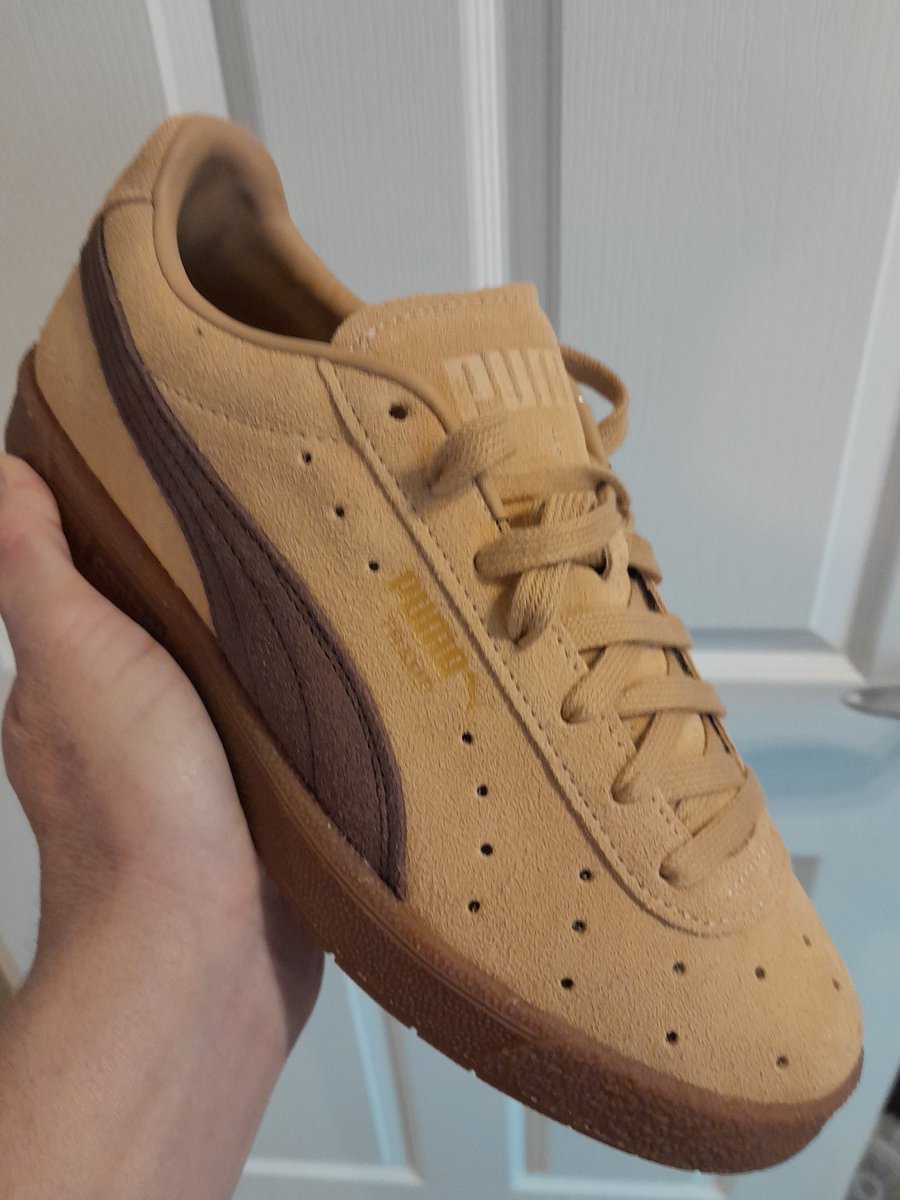 clarksters71's tweet photo. #delivery ๐ฆ#puma #trampog #chuffinglorious many thanks @CompanySuisse @GrantRoss1 @RetroSolesUK @Hoodie1973 @man_savings ๐โ๐ป https://t.co/rgJa21c6XU