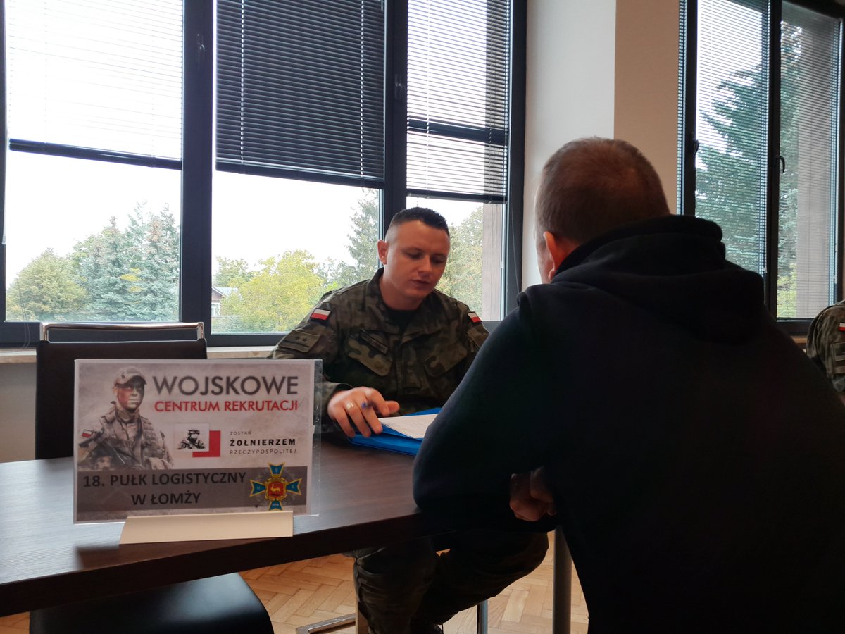 WCR_Bielsk_Podl's tweet photo. Rozmowy weryfikacyjne, badania i finalne powołania kolejnych szczęśliwców w WCRze w Siemiatyczach - jedynym WCRze w Polsce 🇵🇱 gdzie spotykamy się w obiekcie cywilnym❗
OFERTA❓
👉#DobrowolnaZSW w @Zelazna_Dywizja @1WBPanc #18Plog #18bdow oraz #18pr
👉#TerytorialnaSW w #1PBOT https://t.co/xe0CRYQNFS