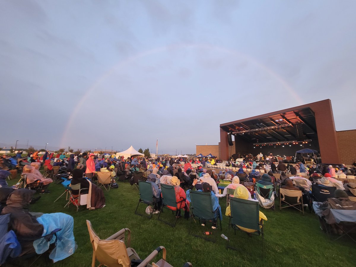 acmiller908's tweet photo. Had the privilege of jamming out last night with friends and @metheridge! The rain broke just in time for her set and it was a memorable one! #futurehalloffame #lovealways #GrandJunction https://t.co/vSOvz7FDAK