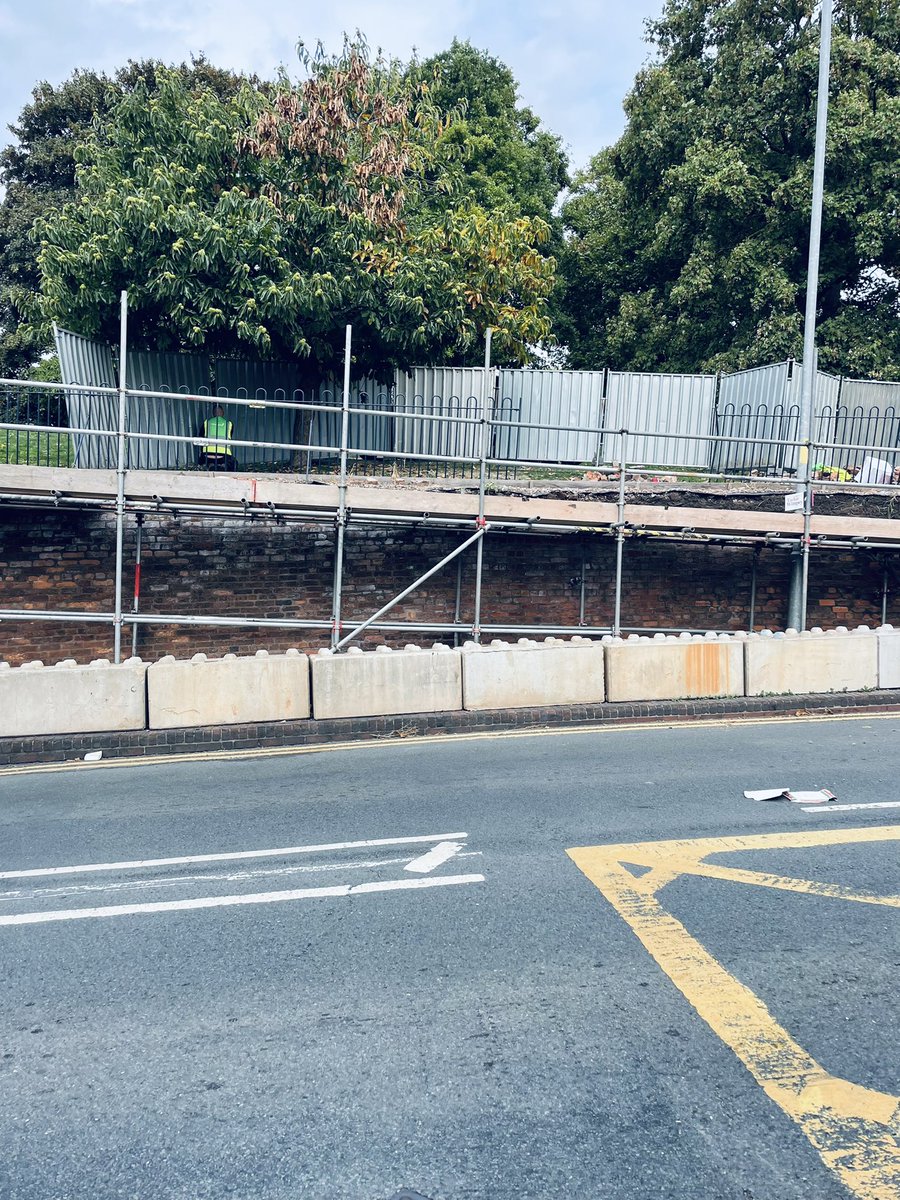 FortRoyalFriend's tweet photo. 👀 🤩
#ItsHappening #RepairTeam #Repairs #ThankYou #BusinessAsUsual #Wow #Thanks #Grateful #NewWall #Repairs #Workers #AppreciationPost #Build #ThankYou #Building #Builders #Wall #Bricks #Strong #ThursdayMotivation https://t.co/egI0Olus9q