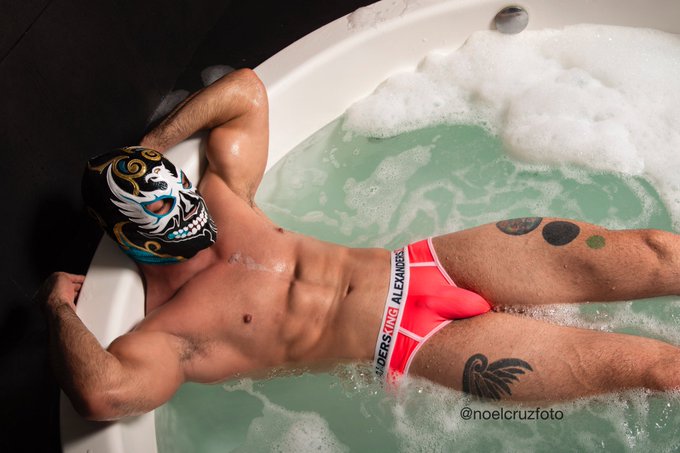 Buenos días Boys. Les gustaría una nueva sesión de portafolio con @HalconNegroJR ? 
? @noelcruzfoto 