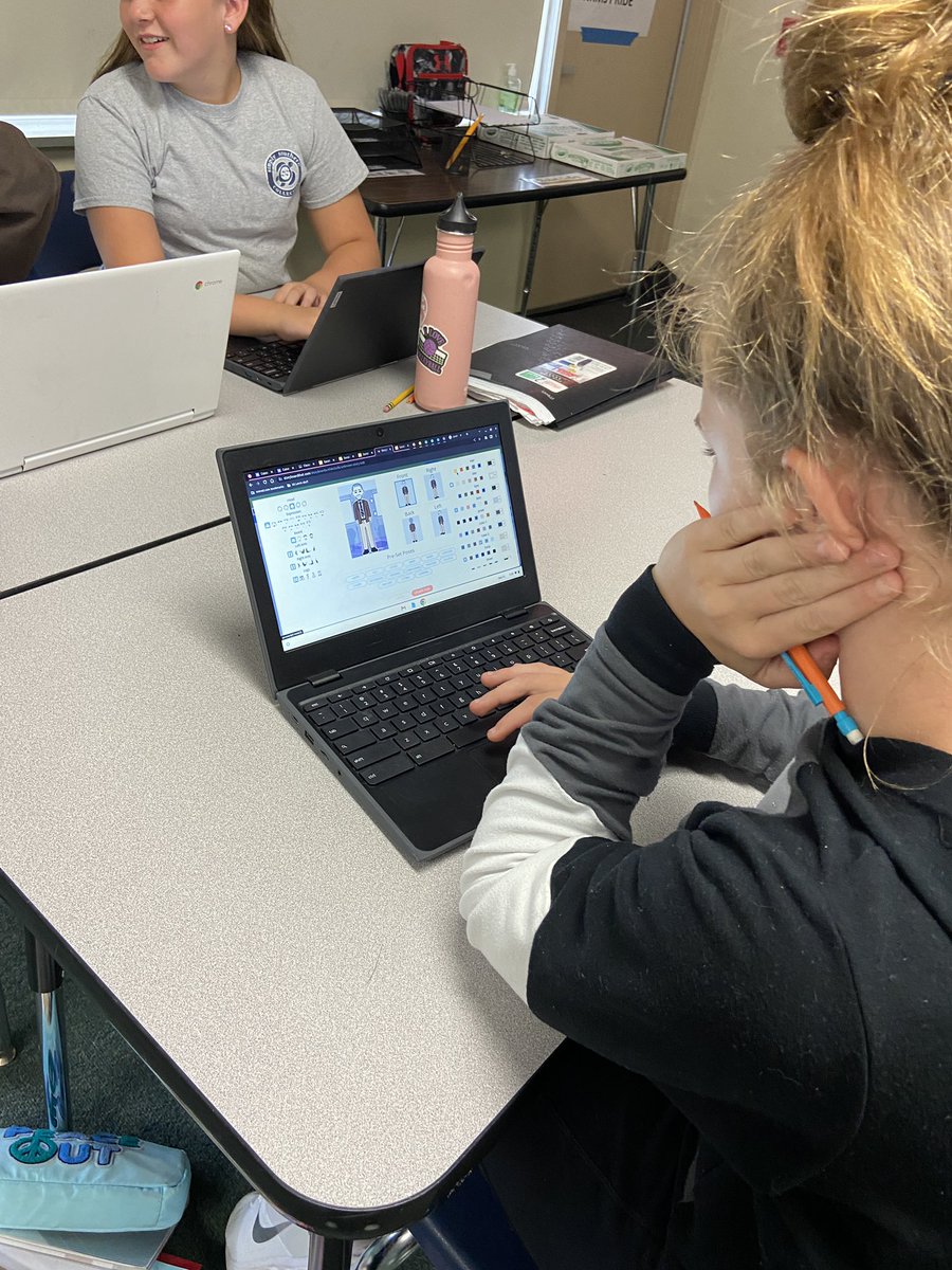 MrsMcCarty_NRMS's tweet photo. Students using an awesome digital resource @StoryboardThat to create their own comic strips after analyzing @calvinandhobbes comics! I love seeing kids engaged in learning! #WeAreNR @NREVSD #CalvinandHobbes #education https://t.co/jlHnnqpZJM